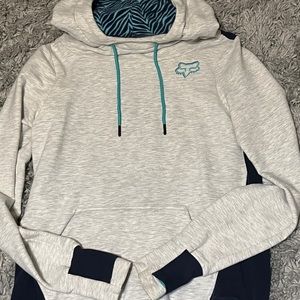 Ladies warm sweatshirt.